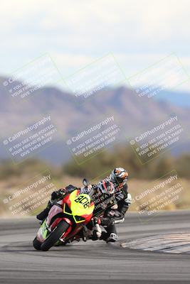 media/Nov-16-2025-Race Pace (Sun) [[8c5fa54630]]/Non Verified Riders (1st 20 Minutes)/5-Turn 15 (110pm)/